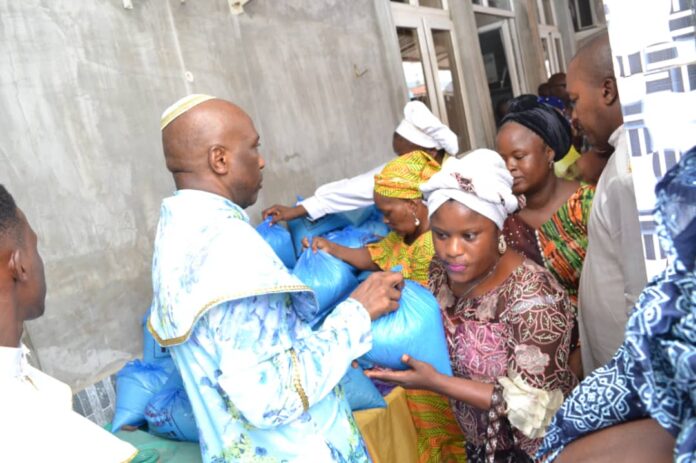 Ramadan: Primate Ayodele Shares Food Items, Cash Gifts To Muslim Faithful