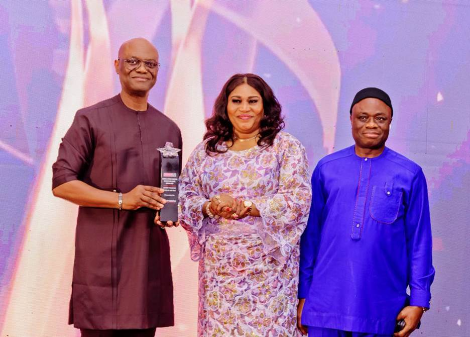 L – R: Executive Director/Chief Risk Officer, Fidelity Bank Plc, Mr. Kevin Ugwuoke; Group Chief Executive Officer, Emerging Africa Group, Mrs. Toyin Sanni; and Executive Director, Lagos and South West Business, Fidelity Bank Plc, Dr Ken Opara at the BusinessDay and Other Financial Institutions’(BAFI) Awards 2023 where Fidelity Bank received the award of the “Export Finance Bank of the Year” over the weekend.