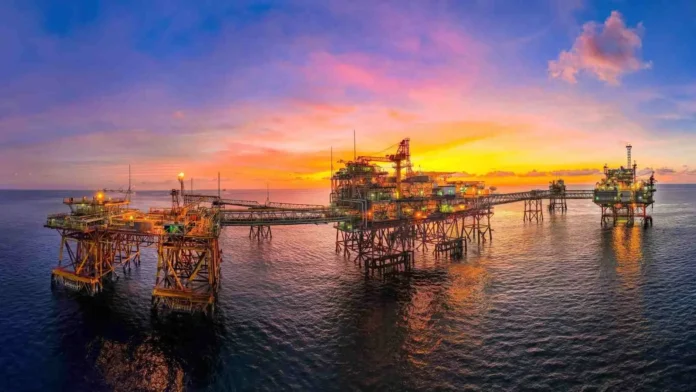 Oil Prices Climb as US-Iran Tensions Escalate Over Strait of Hormuz